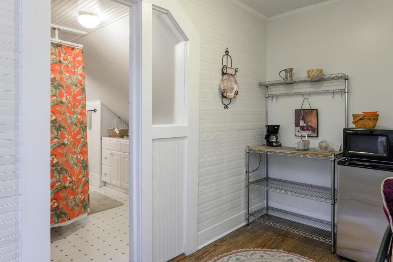 Oakland Cottage Bed And Breakfast Эшвилл Экстерьер фото